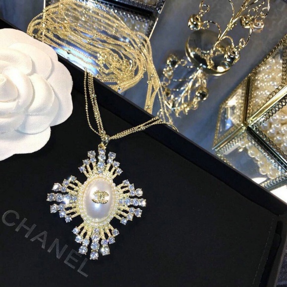gold  pearl necklace